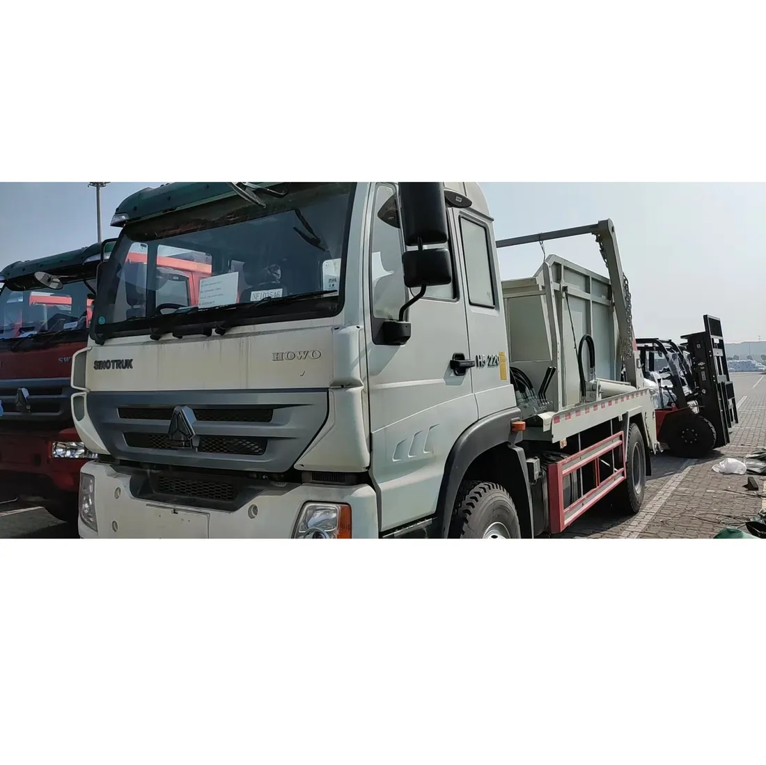 HOWO Arm Type Garbage Truck, Skip Loader